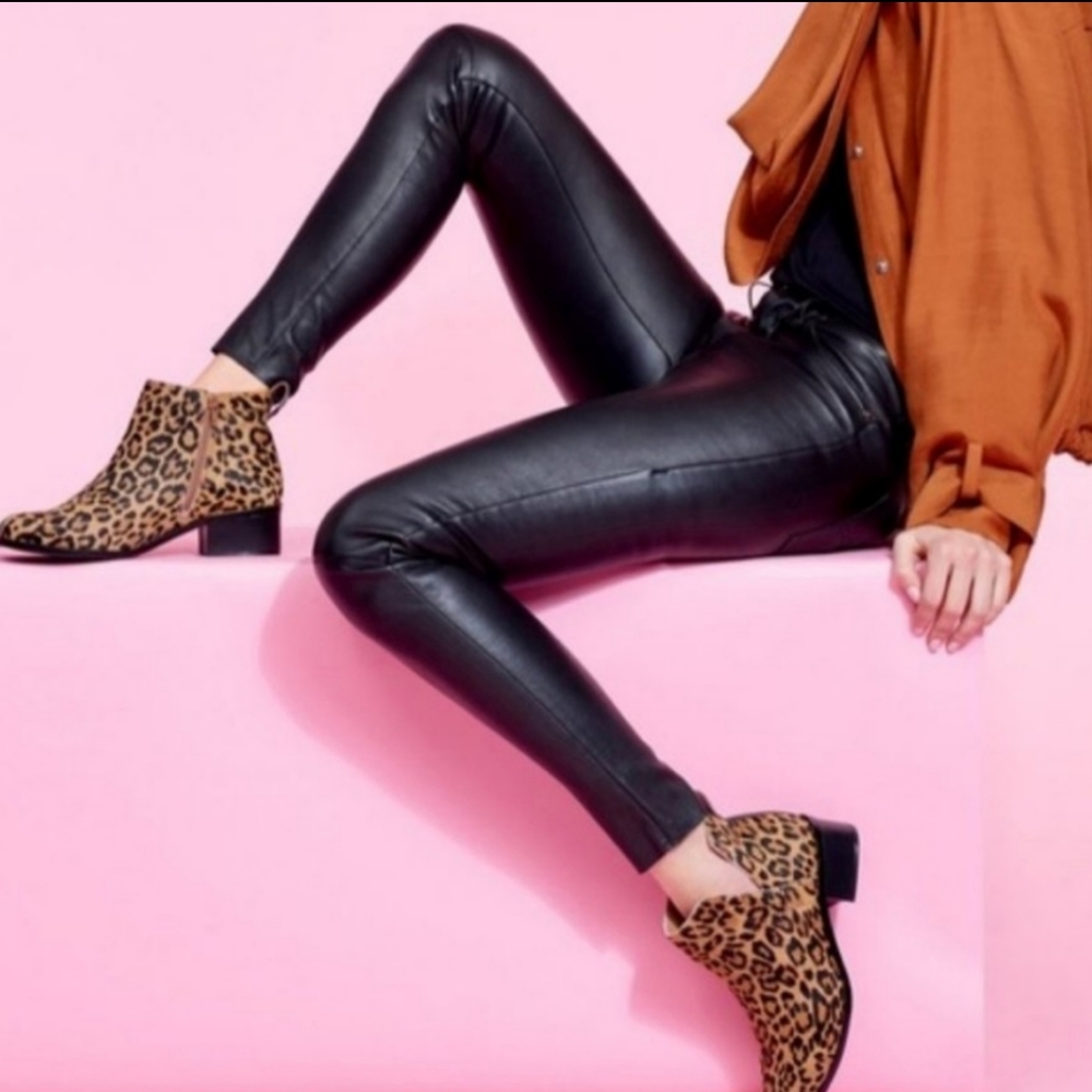 Almost New Vionic Clara Leopard Ankle Booties